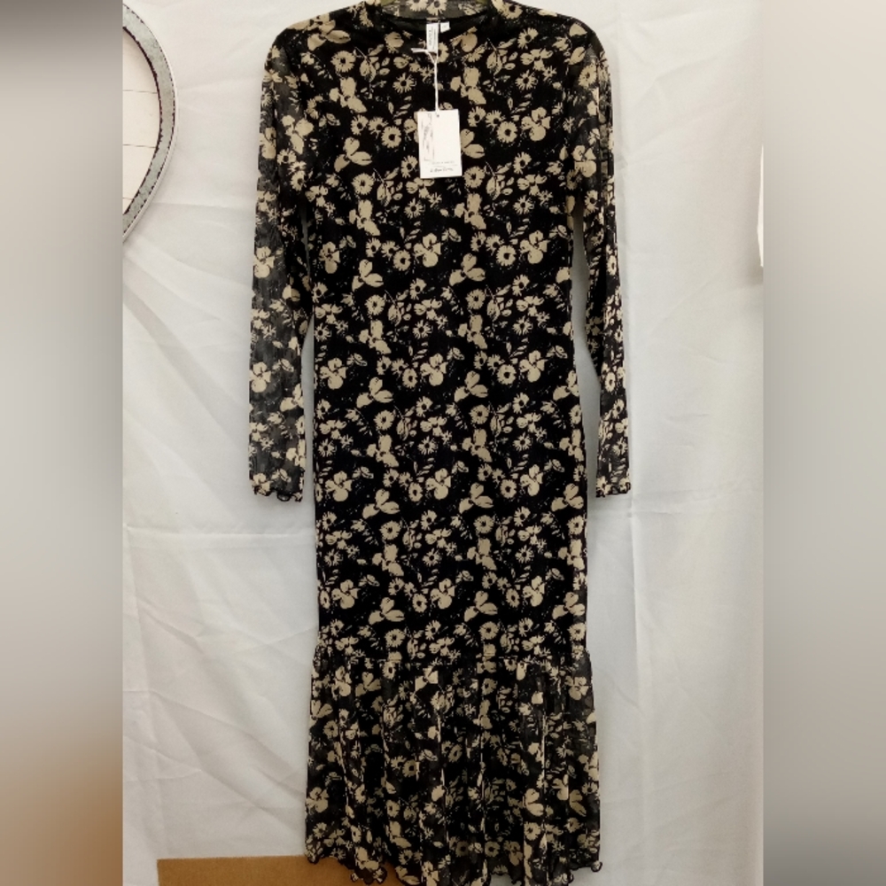 Chic Black and Cream Floral Long Sleeve Dress